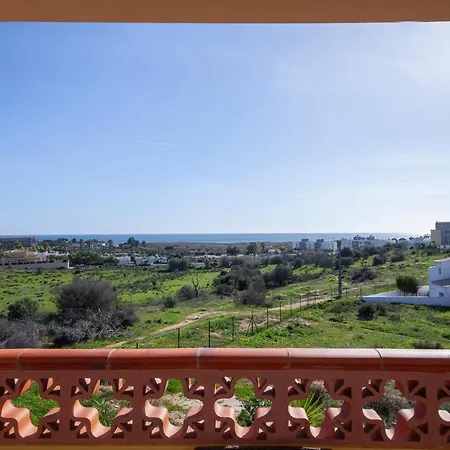 Appartement B47 - Walkway View *