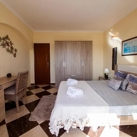 Appartement B47 - Walkway View