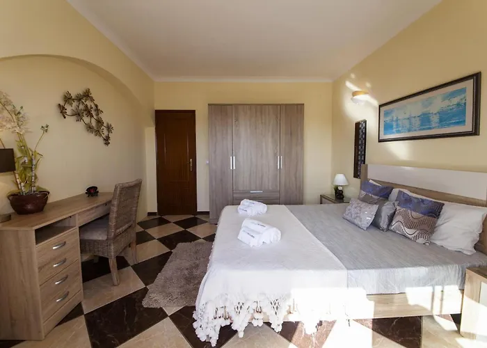 B47 - Walkway View Apartment *